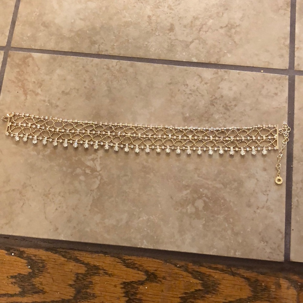 Fancy chocker
